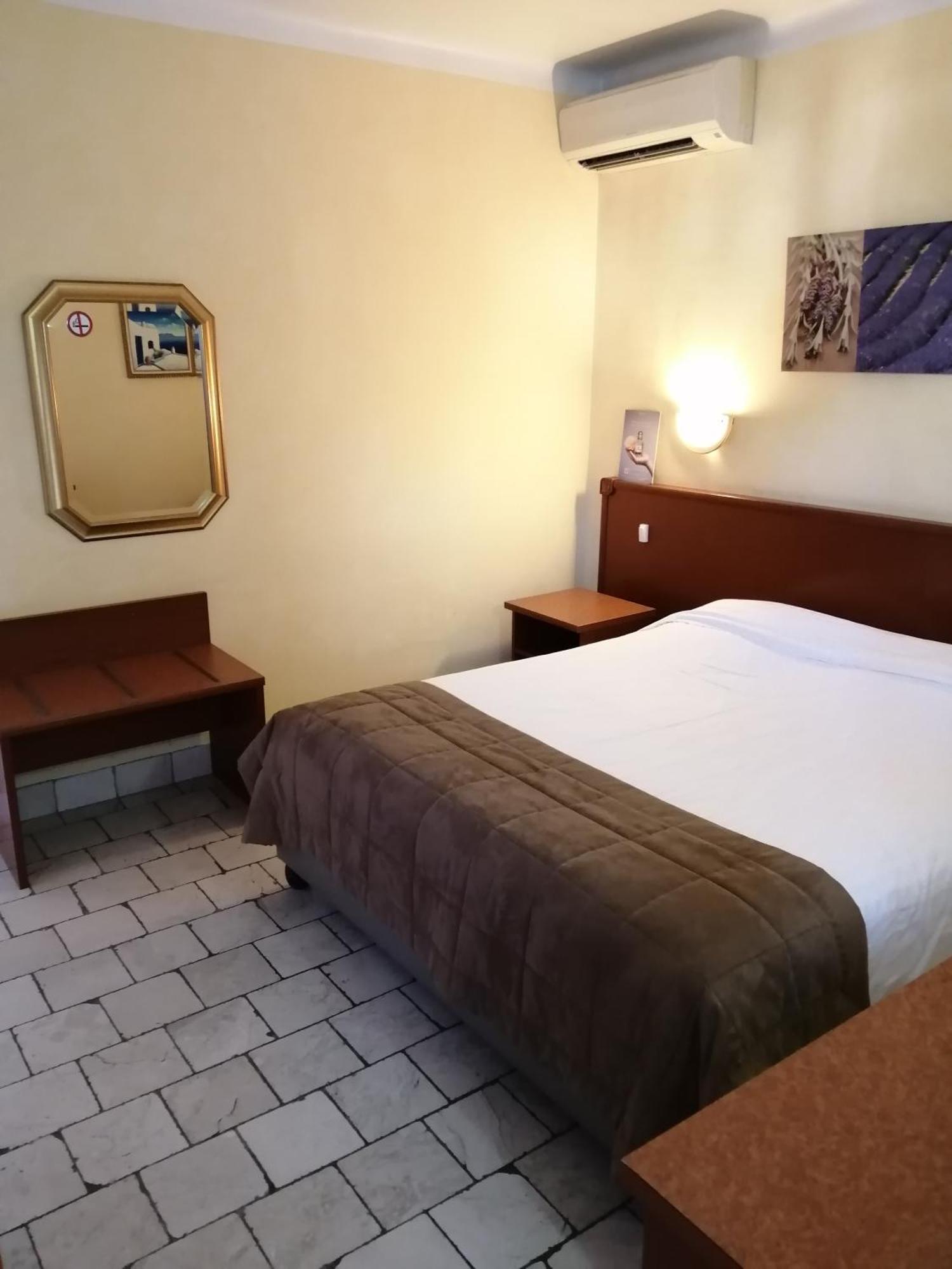Auberge Les Aromes Grasse Eksteriør billede